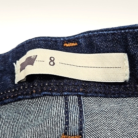LEVIS medium wash blue jean shorts size 8 - Picture 6 of 7